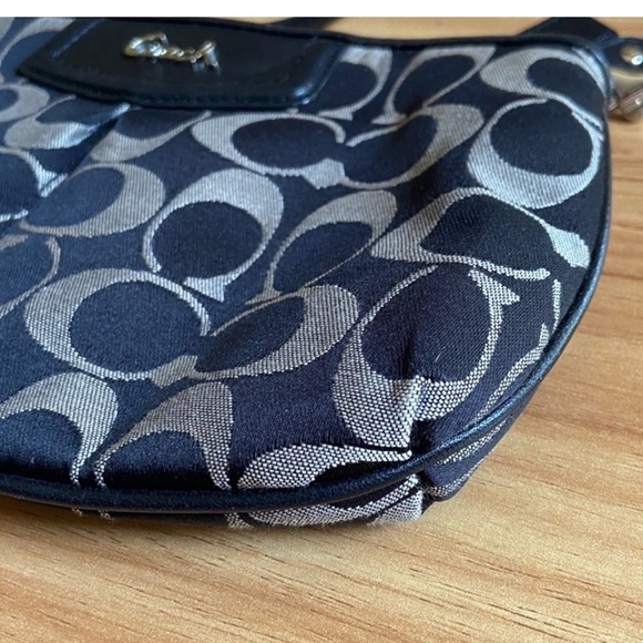 Coach Black and Cream Wristlet NWOT - Picture 4 of 7